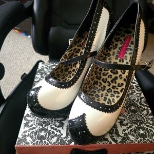 Bordello closed toe teezer